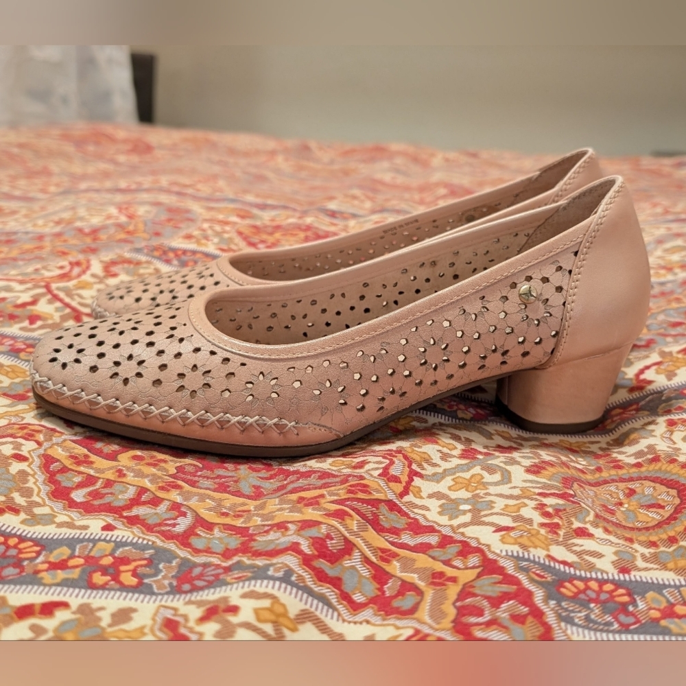 NIB Pikolinos Beige Leather Pumps 39/8.5